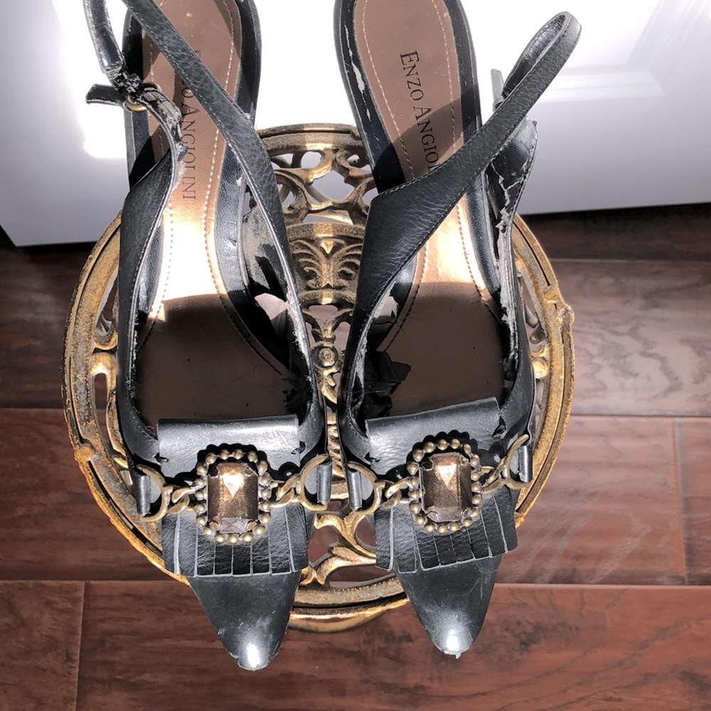Sz 6 leather low heeled pumps